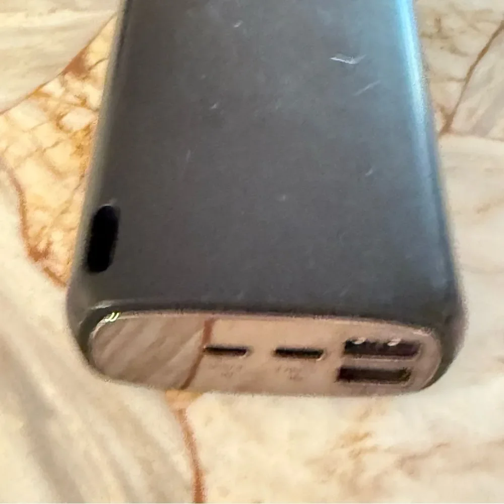 Black Portable Charger‎